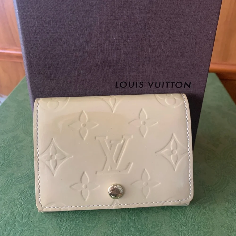 Louis Vuitton Vernis Business Card Holder⭐️⭐️ - Picture 2 of 16